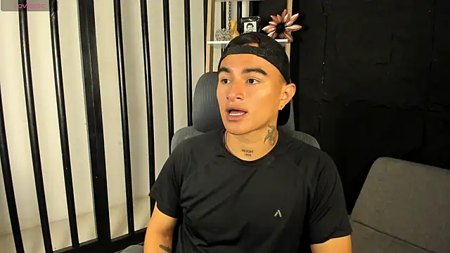 Snapshot of LiamDeep chatting on September 19, 2025, 1:18 am LiamDeep online show from September 19, 2025, 1:18 am