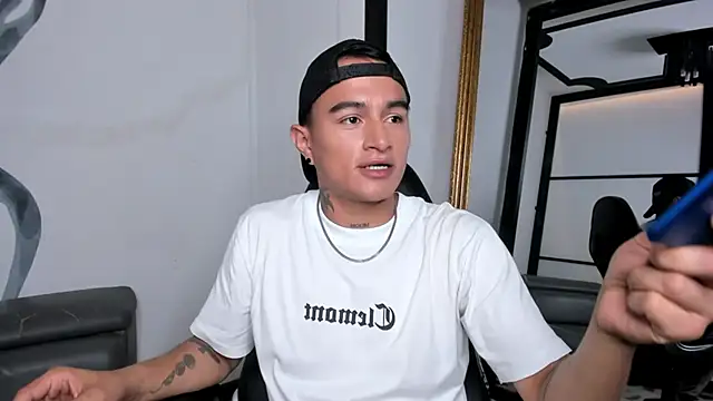 Snapshot of LiamDeep chatting on October 4, 2025, 6:39 pm LiamDeep online show from October 4, 2025, 6:39 pm
