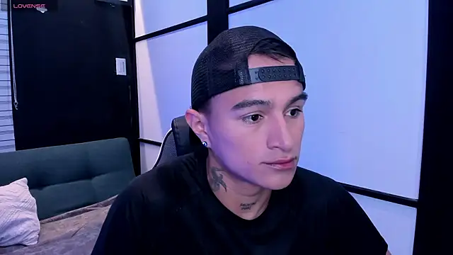 Snapshot of LiamDeep chatting on October 7, 2025, 5:21 pm LiamDeep online show from October 7, 2025, 5:21 pm