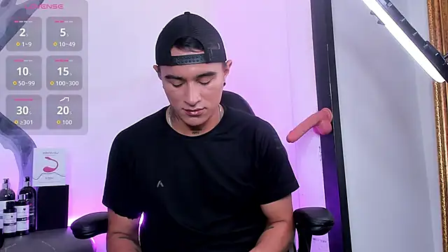 Snapshot of LiamDeep chatting on October 19, 2025, 6:19 pm LiamDeep online show from October 19, 2025, 6:19 pm