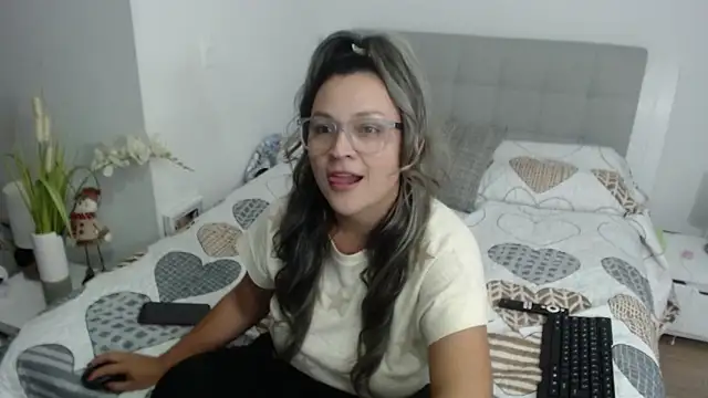 Snapshot of sophie_lopez1 chatting on November 26, 2025, 11:28 pm sophie lopez1 online show from November 26, 2025, 11:28 pm