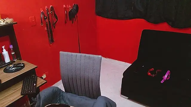 Emily Slave28 online show from February 25, 2026, 5:55 pm