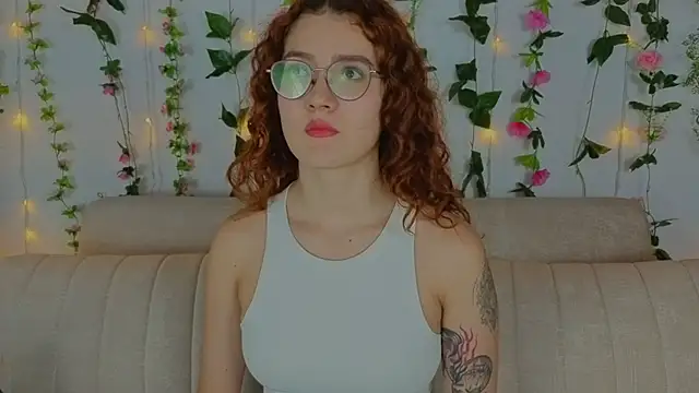 Snapshot of MiaWinxxx chatting on September 28, 2025, 12:27 am MiaWinxxx online show from September 28, 2025, 12:27 am