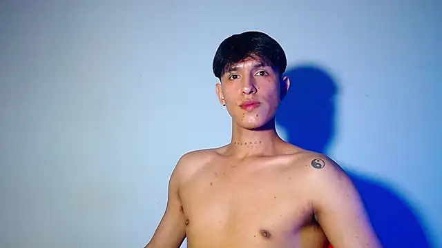 rowanbigboy23 online show from November 15, 2025, 11:43 pm