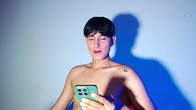 rowanbigboy23 online show from November 26, 2025, 1:50 am