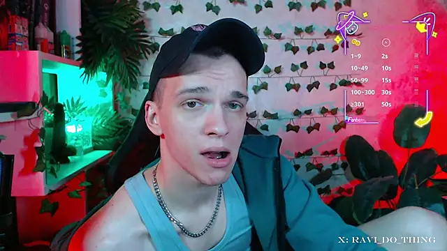 Snapshot of frozen_boy chatting on September 24, 2025, 4:54 pm frozen boy online show from September 24, 2025, 4:54 pm