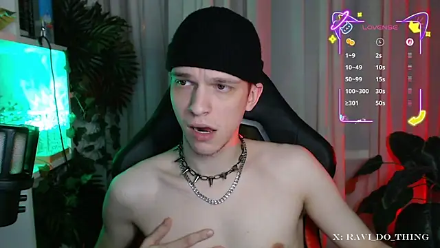 Snapshot of frozen_boy chatting on November 13, 2025, 4:06 pm frozen boy online show from November 13, 2025, 4:06 pm