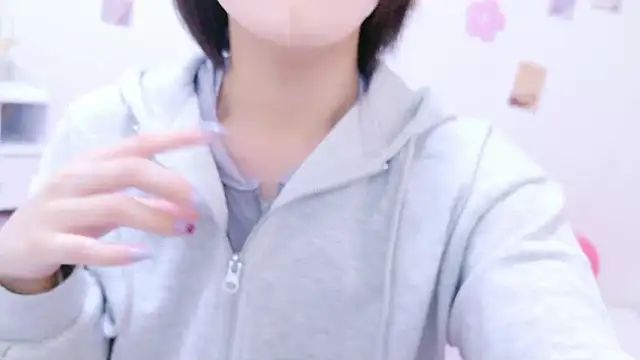 Hinata Sun online show from April 14, 2026, 4:07 am