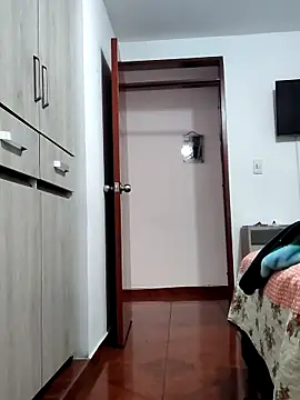 mia mancinii online show from April 9, 2026, 2:33 pm