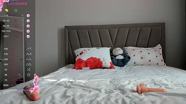 qimiiqo online show from September 28, 2025, 11:04 am