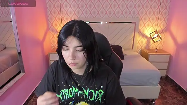 CHRISTY TEIGEN4 online show from October 8, 2025, 7:22 pm