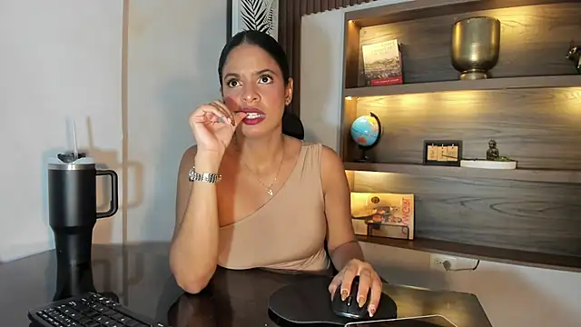SheyLopez online show from May 24, 2026, 3:11 am