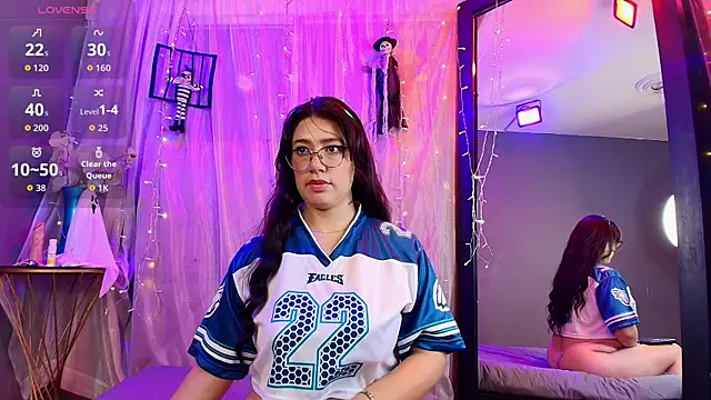 Shalyn Lux online show from October 21, 2025, 3:07 am