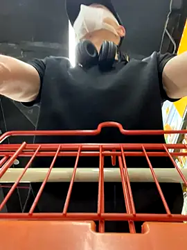 anhkiet huang online show from December 1, 2025, 1:38 pm