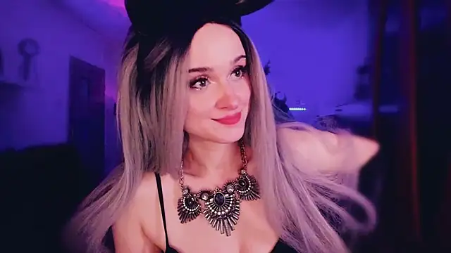 MistressJolie online show from December 23, 2025, 7:39 am