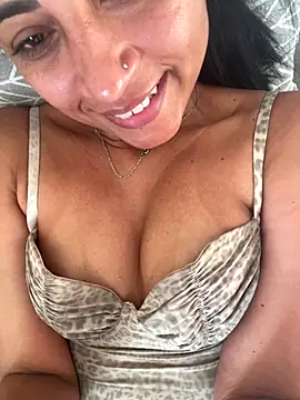 Katianesantos online show from September 9, 2025, 9:42 am