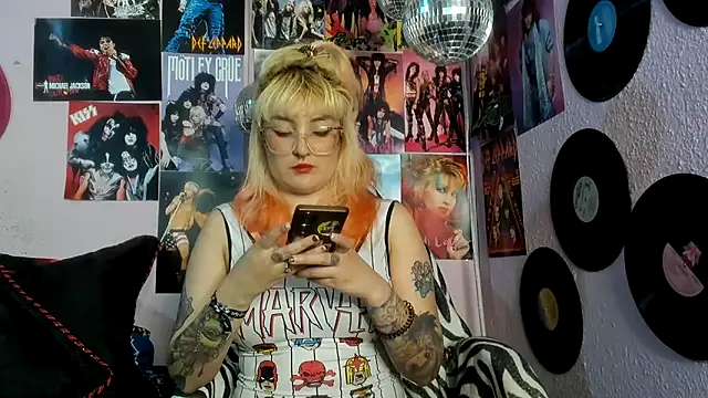 Avril Maria online show from March 16, 2026, 8:35 pm