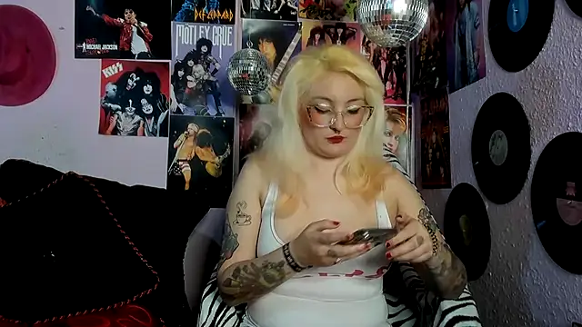 Avril Maria online show from May 19, 2026, 6:25 pm