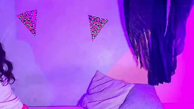 Laura and Kevin online show from October 30, 2025, 1:23 pm