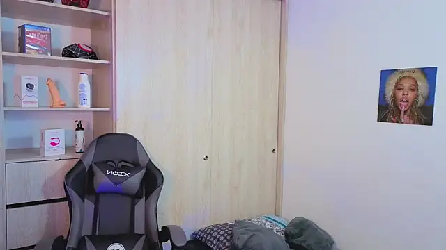 onlinenico online show from September 8, 2025, 8:08 pm