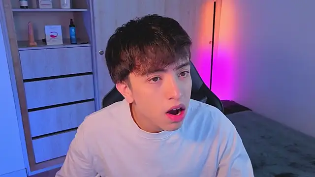 onlinenico online show from October 11, 2025, 8:07 pm