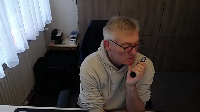 randyandy67 online show from November 18, 2025, 8:19 am