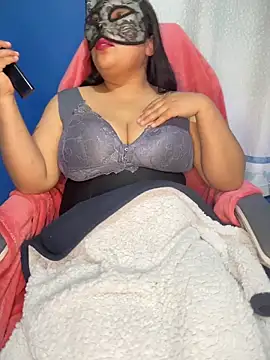 Snapshot of Luci_Sweet22 chatting on November 18, 2025, 2:39 am Luci Sweet22 online show from November 18, 2025, 2:39 am