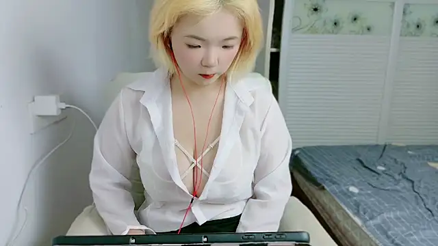 E-cup2 online show from October 2, 2025, 11:06 am