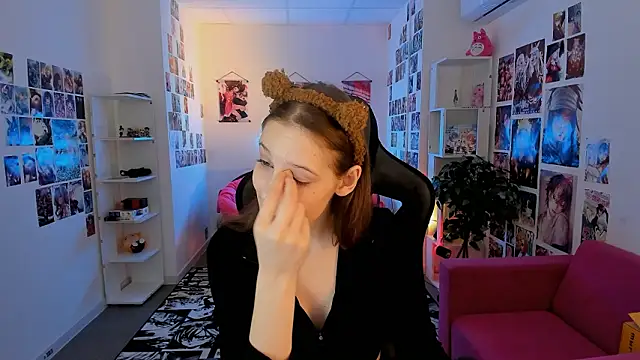 JenniferKiim online show from March 3, 2026, 2:01 pm