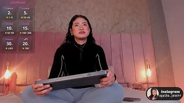 Snapshot of agatha_jener chatting on March 15, 2026, 11:38 am agatha jener online show from March 15, 2026, 11:38 am