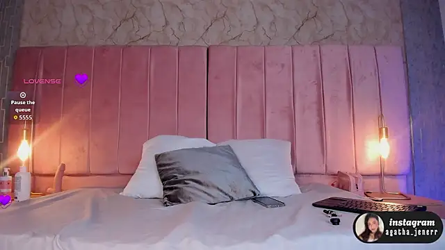 Snapshot of agatha_jener chatting on March 23, 2026, 11:25 am agatha jener online show from March 23, 2026, 11:25 am