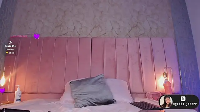 Snapshot of agatha_jener chatting on March 27, 2026, 11:32 am agatha jener online show from March 27, 2026, 11:32 am