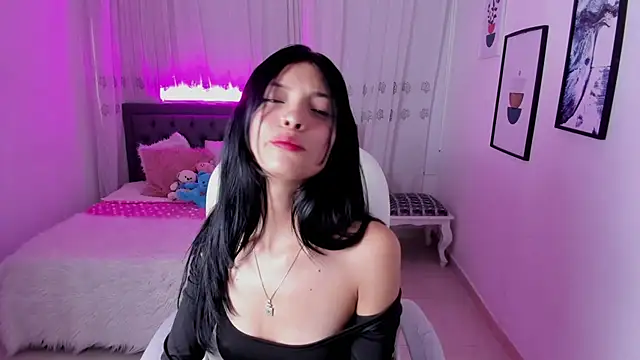 Mia Clay1 online show from November 15, 2025, 8:05 pm