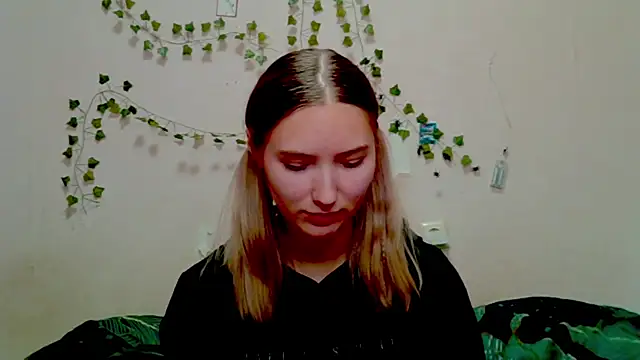  kikiclark   online show from November 22, 2025, 5:45 pm