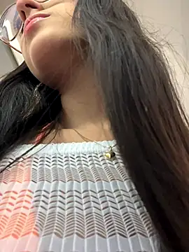 Juanita-Diaz online show from October 17, 2025, 8:33 pm