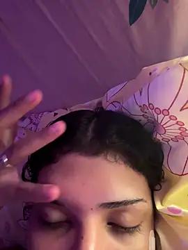 luluzinhax online show from April 3, 2026, 4:21 am