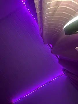 luluzinhax online show from April 7, 2026, 2:34 am