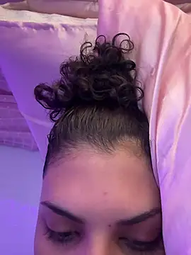 luluzinhax online show from April 17, 2026, 5:32 am