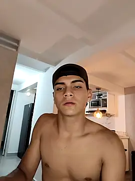 Snapshot of Zeusmagnos chatting on September 29, 2025, 10:36 pm Zeusmagnos online show from September 29, 2025, 10:36 pm