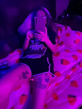 mmmminaDarling online show from February 26, 2026, 4:44 am