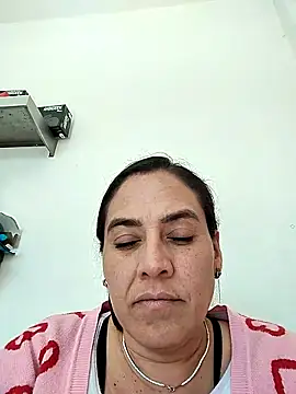 Snapshot of denissebombon chatting on February 3, 2026, 6:02 pm denissebombon online show from February 3, 2026, 6:02 pm