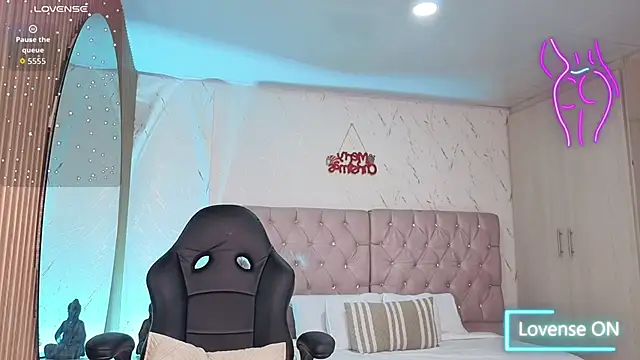 eliza eup online show from December 14, 2025, 7:40 pm