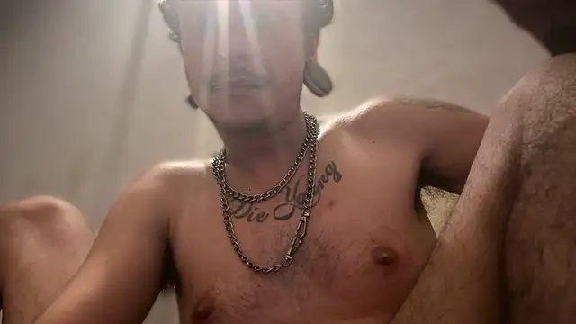 chrisalmeid  online show from April 28, 2026, 4:50 am