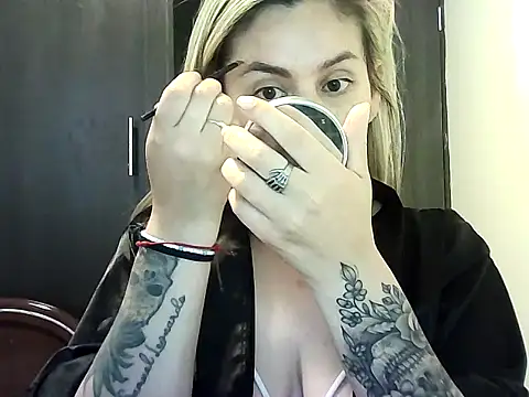 Valery  Rouse  online show from October 14, 2025, 1:56 pm