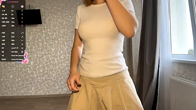 DreamyOlivia online show from October 8, 2025, 1:53 pm