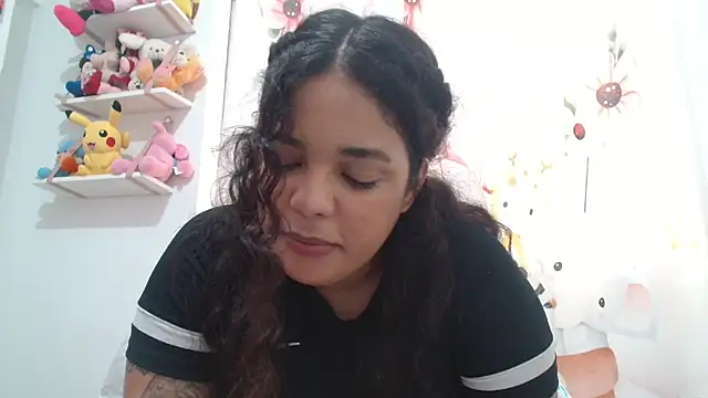 Snapshot of SecretBrunette chatting on September 17, 2025, 5:58 pm SecretBrunette online show from September 17, 2025, 5:58 pm