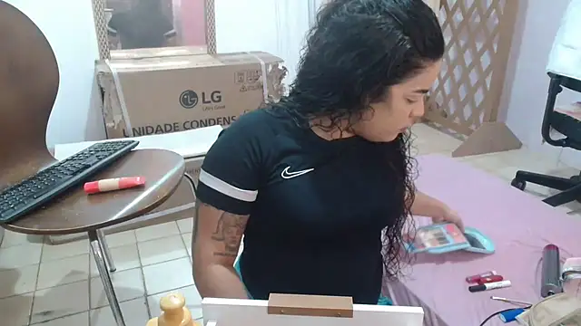 Snapshot of SecretBrunette chatting on October 12, 2025, 11:59 pm SecretBrunette online show from October 12, 2025, 11:59 pm