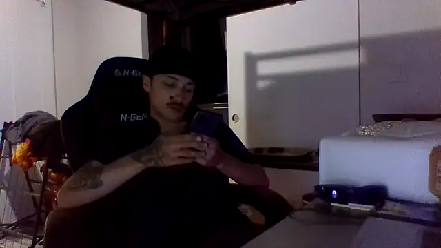 Snapshot of Jbenz420 chatting on June 29, 2026, 2:18 am Jbenz420 online show from June 29, 2026, 2:18 am