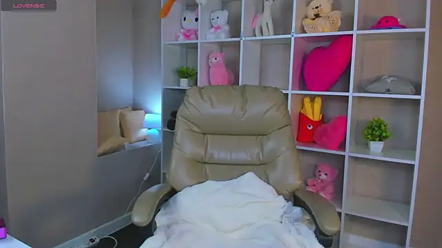 Lynn Martin online show from September 26, 2025, 1:09 am