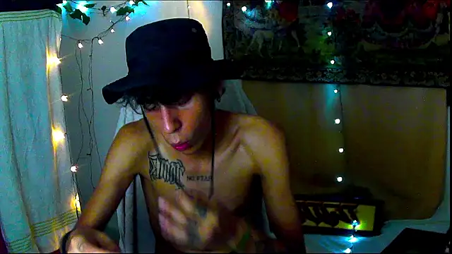 Crxxxsh online show from September 18, 2025, 7:54 am